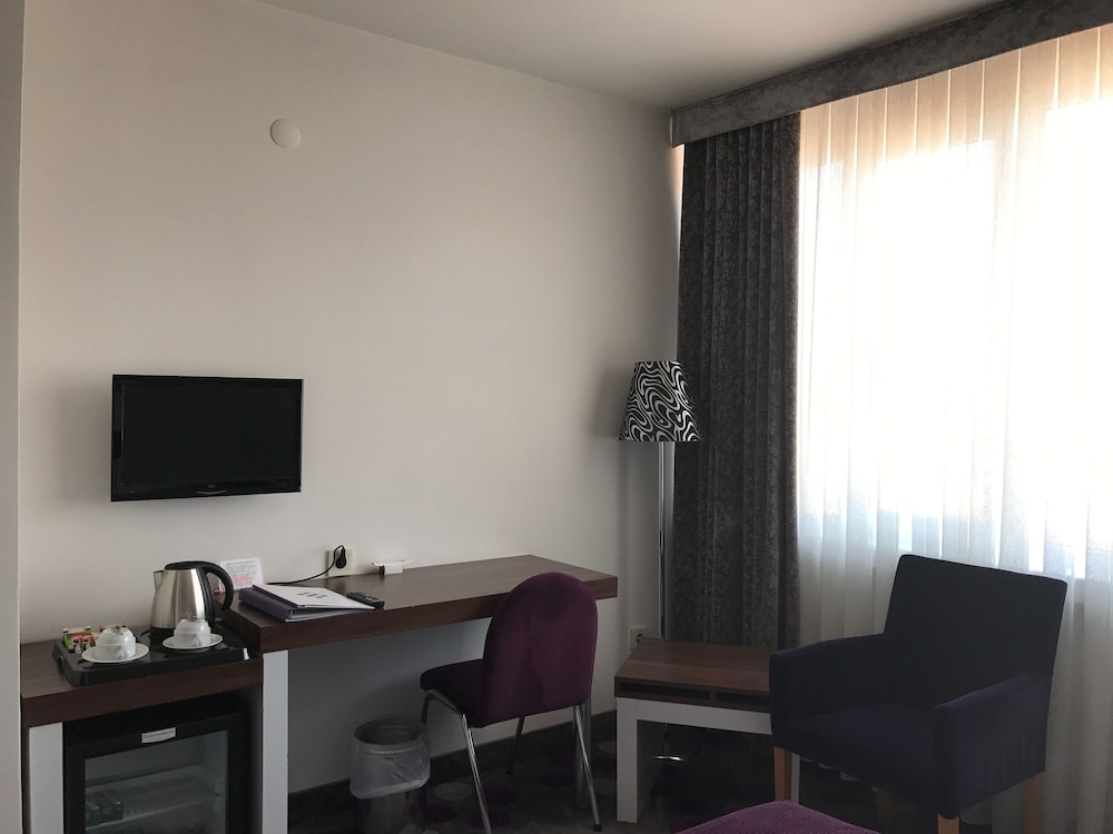 Hande Hotel 51/60