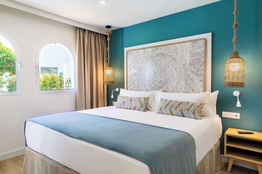 Deluxe, Family, Twin Beds, Private Garden
