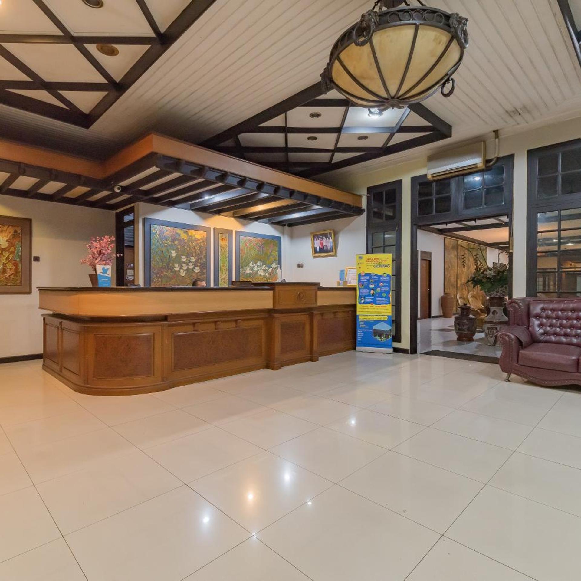 Crown Hotel Tasikmalaya 5/54