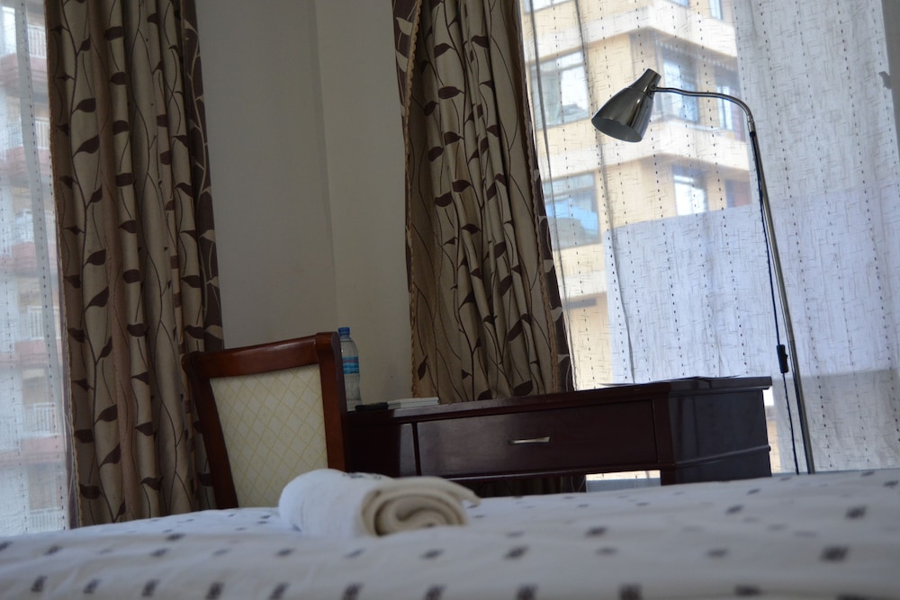 1 BEDROOM, BASIC, TWIN BEDS, CITY VIEW
