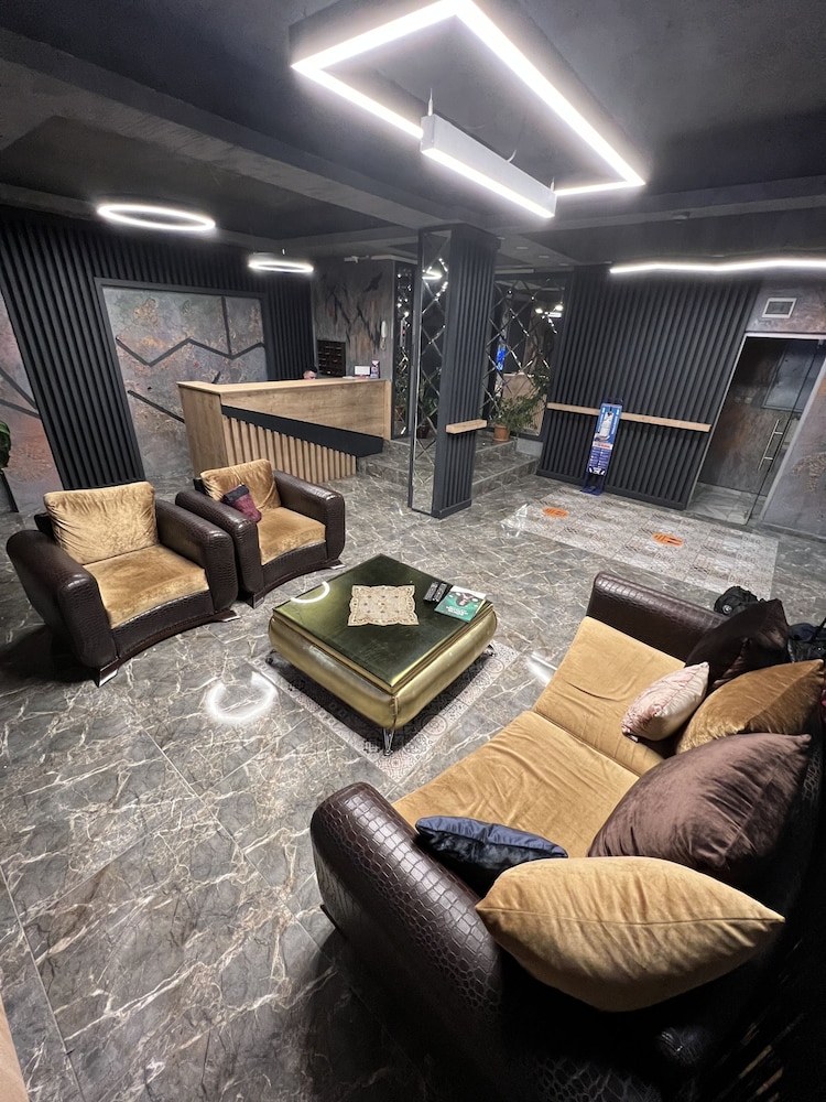 Orange Airport Hotel 30/45