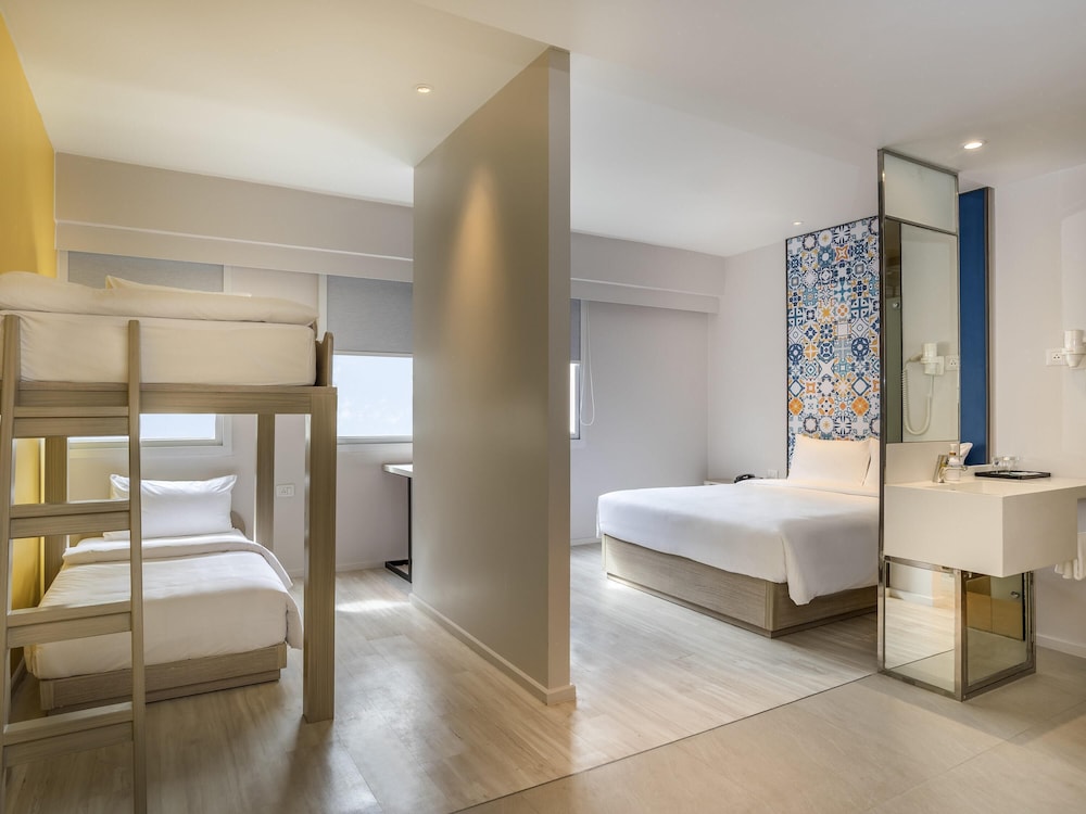 غرفة عائلية بسرير مزدوج وسرير بطابقين، Ibis Styles Phuket City 4/10