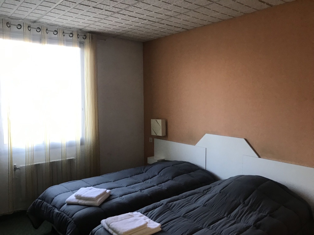 HOTEL LES CHENES 12/50