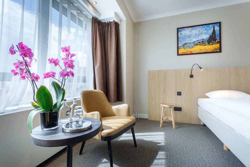 Hotel Carlton 21/53
