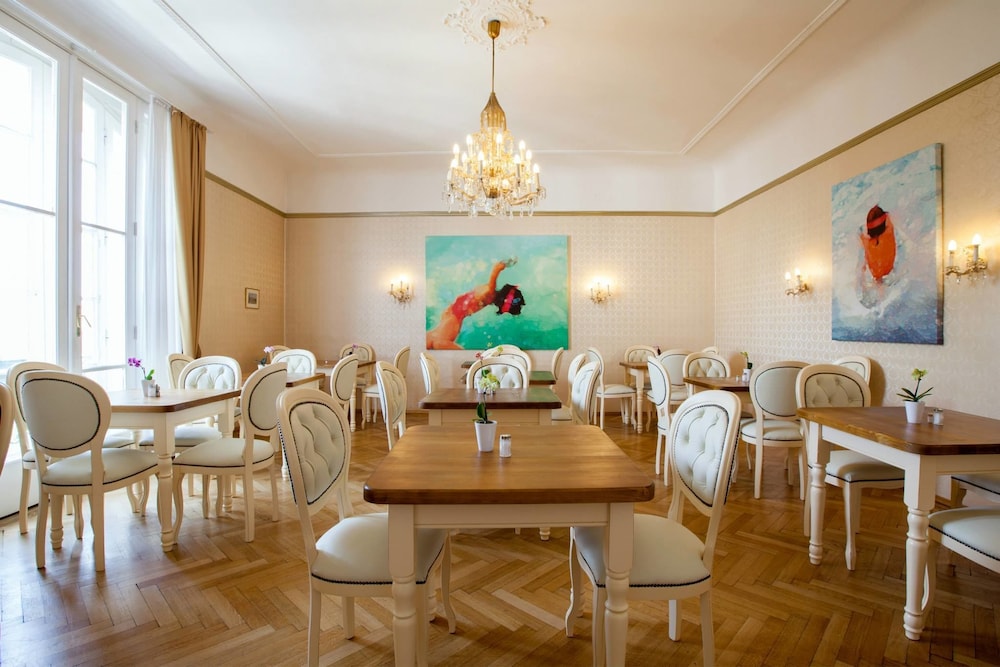 Hotel Pension Museum 50/63
