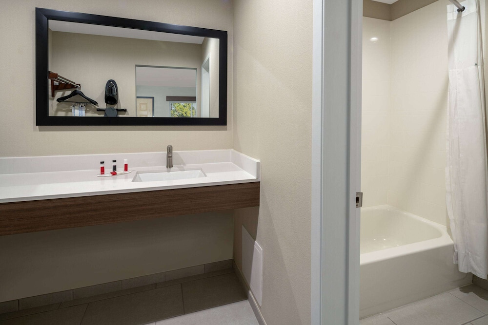Ramada by Wyndham Modesto Yosemite Area 43/43