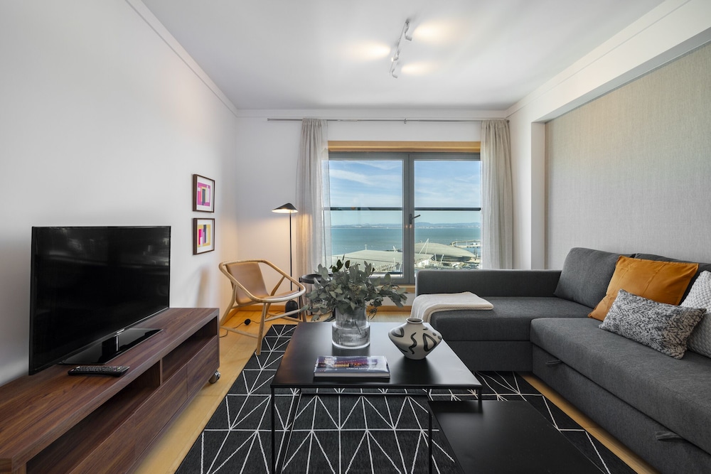 Panoramic Living 33/50