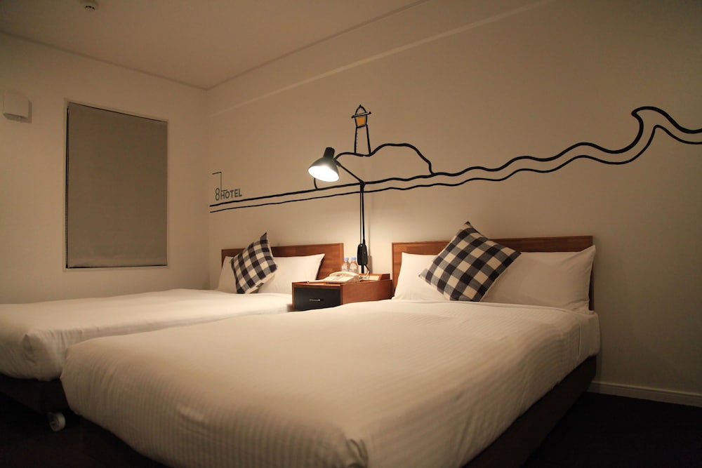 8Hotel 16/63