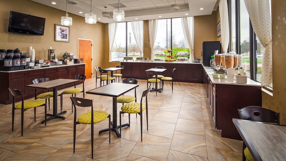 Best Western Inn & Suites Monroe 26/33