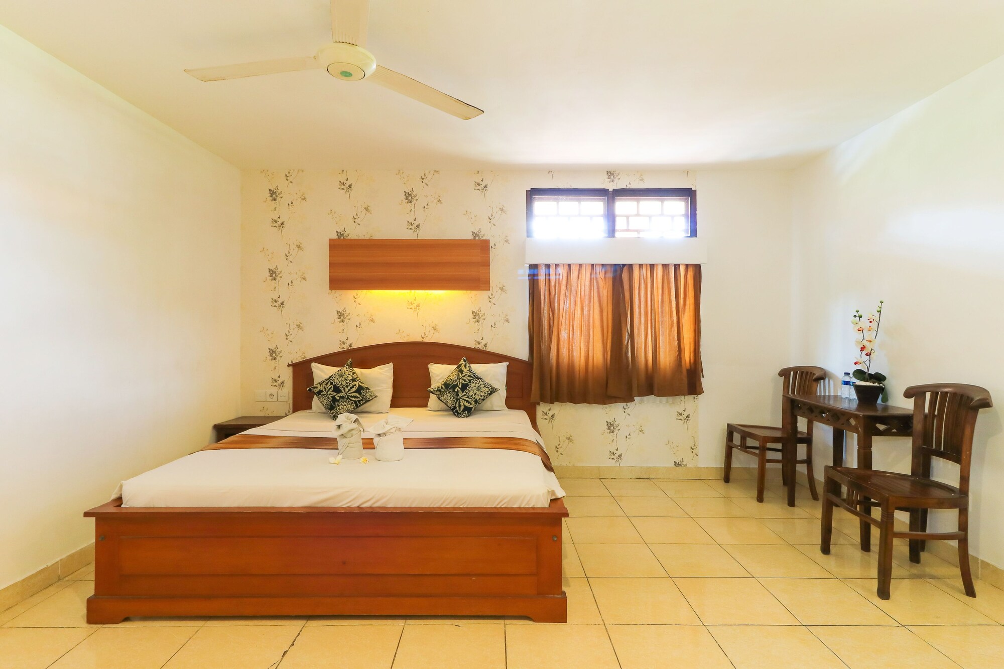COTTAGE, WITH FAN
