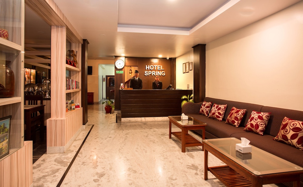 Hotel Spring 18/26