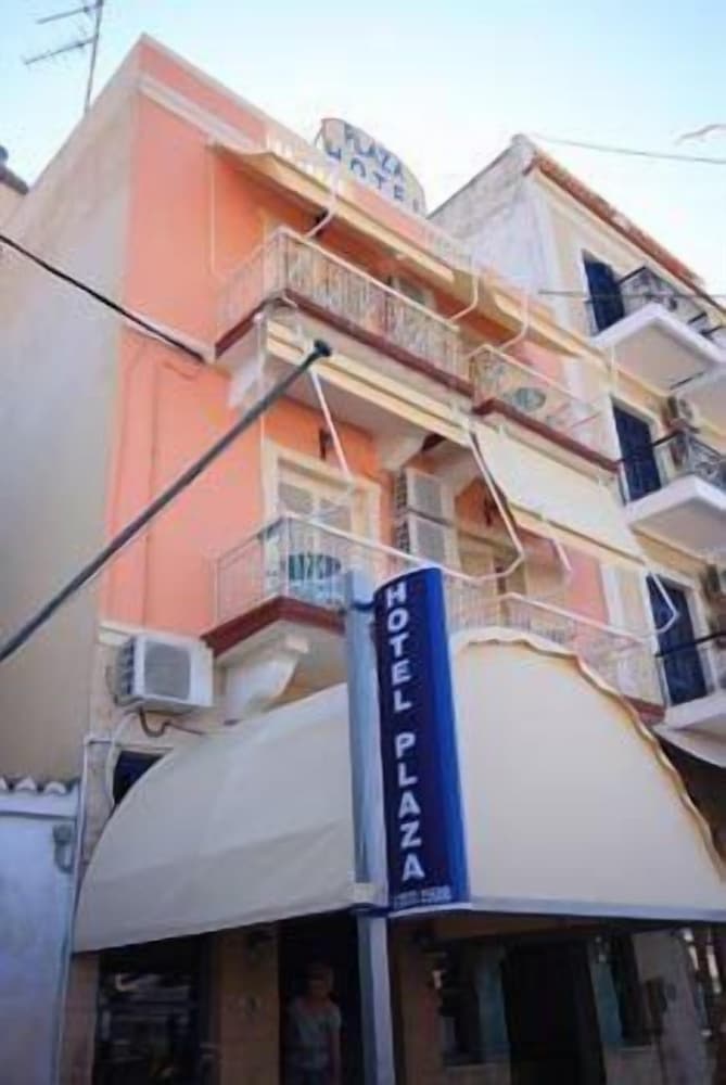 Hotel Plaza 3/30