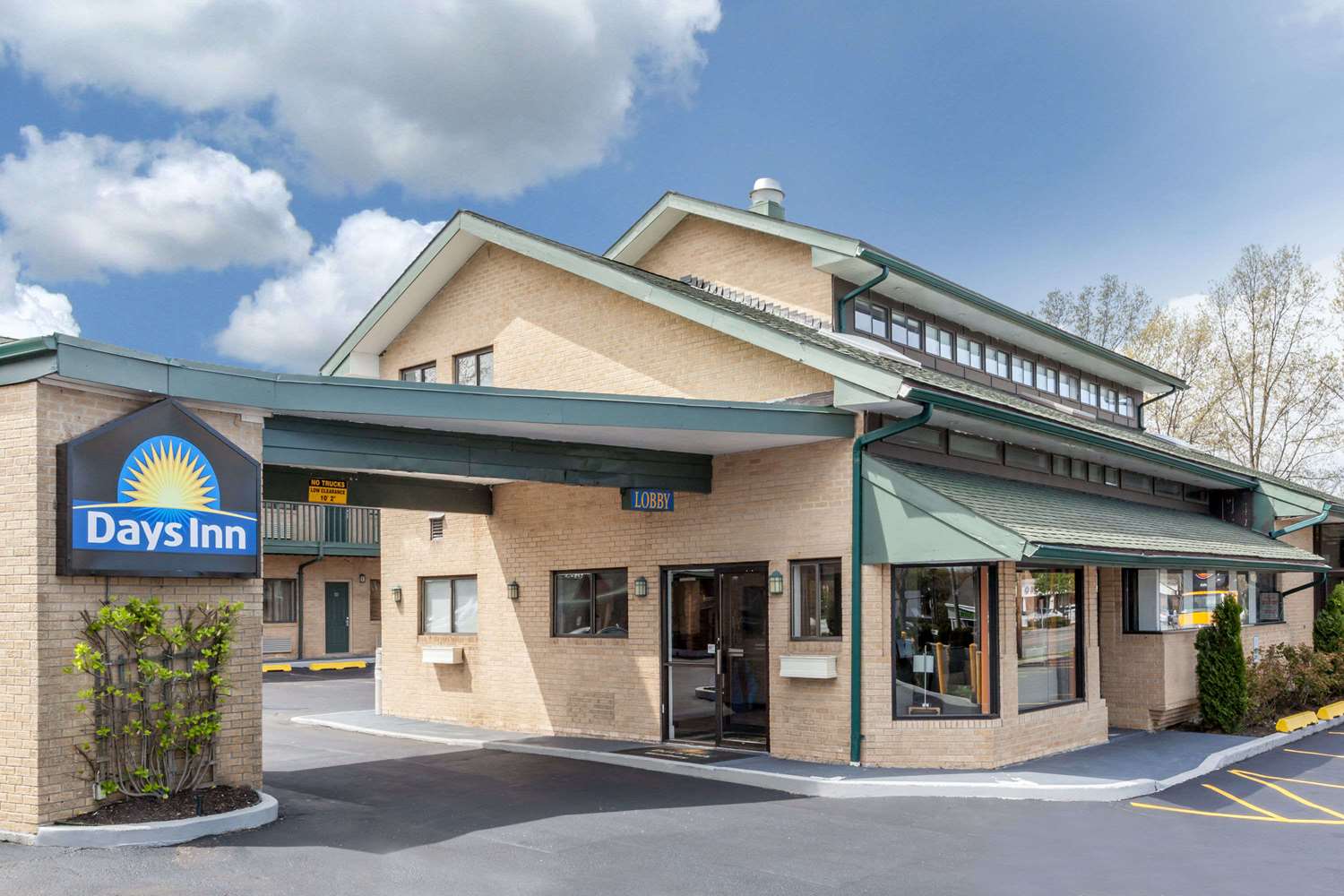 Days Inn by Wyndham Woodbury Long Island 1/23