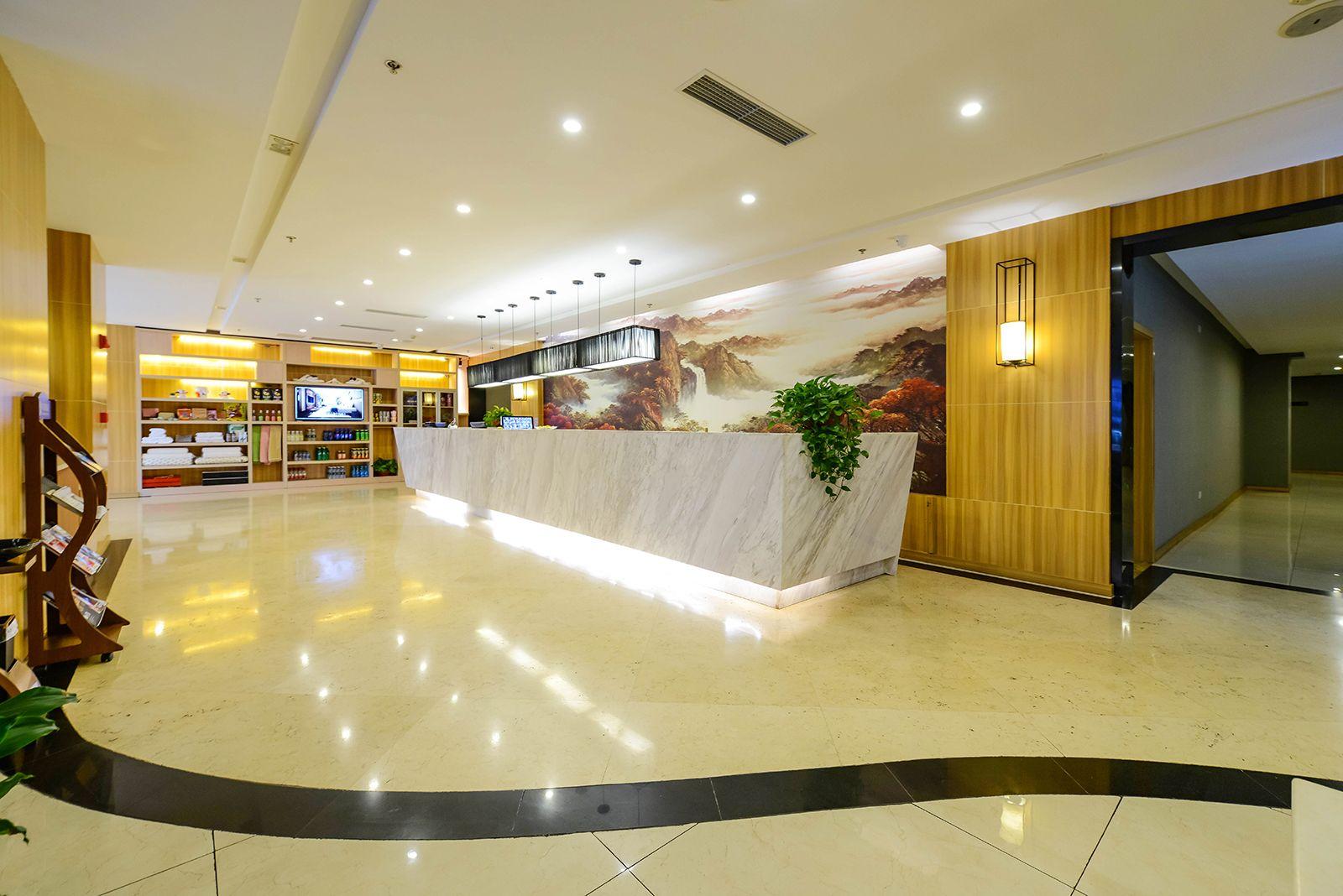 Seaman Hotel (Chongqing Jiazhou Hongqi Hegou Light Rail Station) 6/42