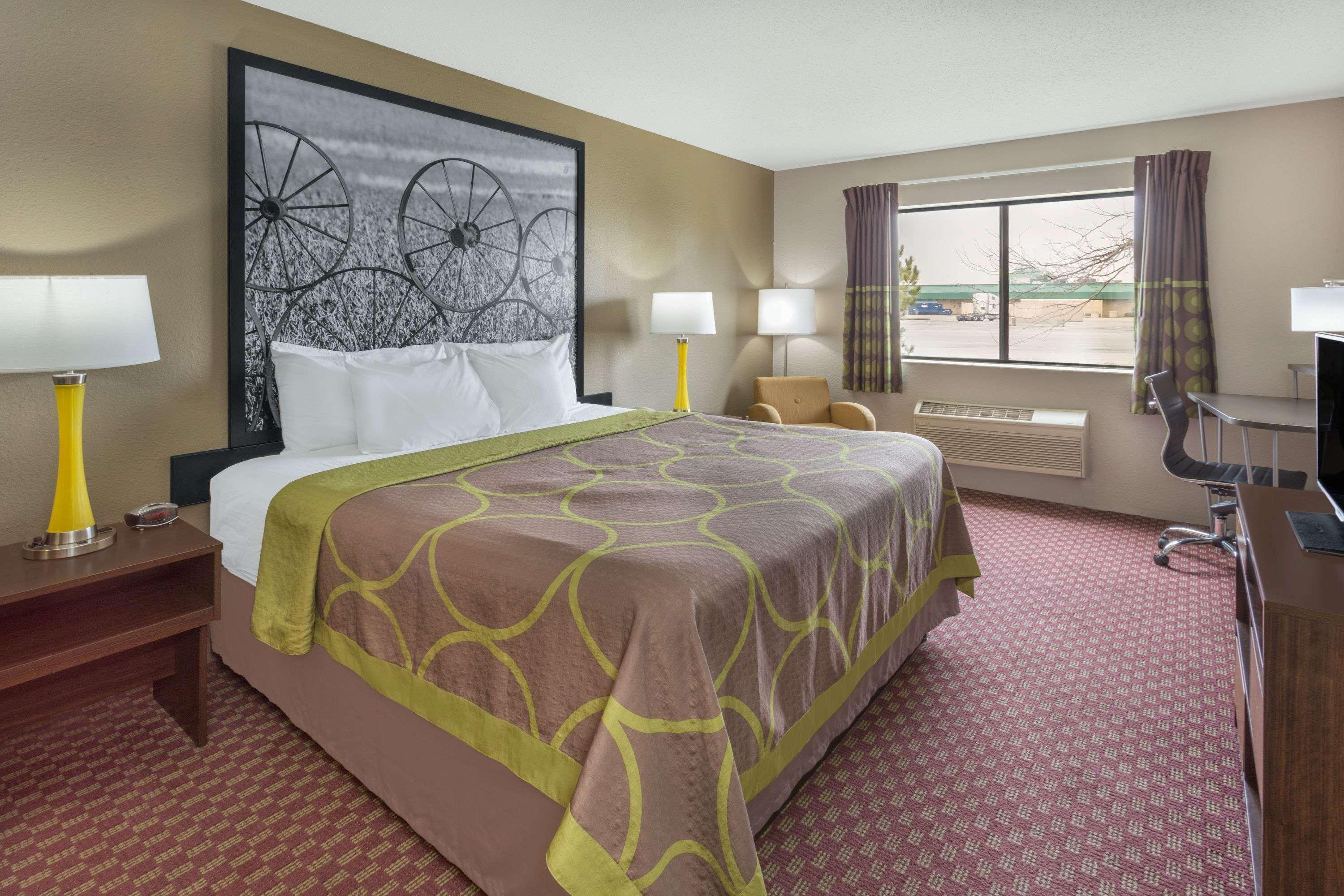 Super 8 by Wyndham Hebron Lowell Area 3/16