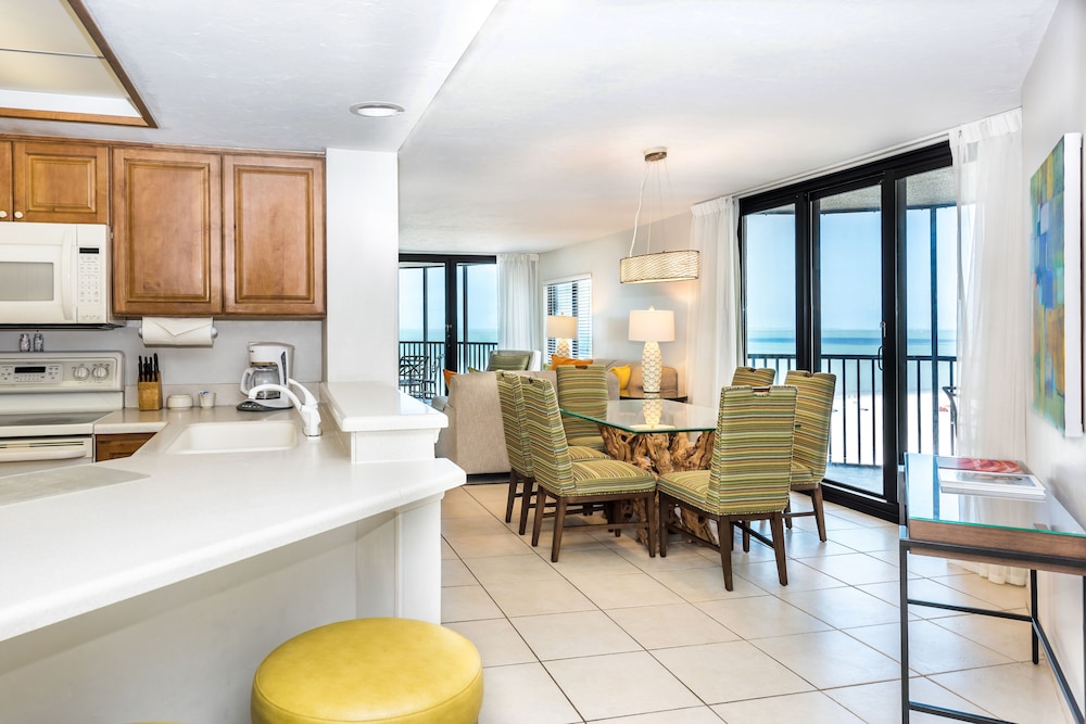 Pointe Estero Resort 25/50