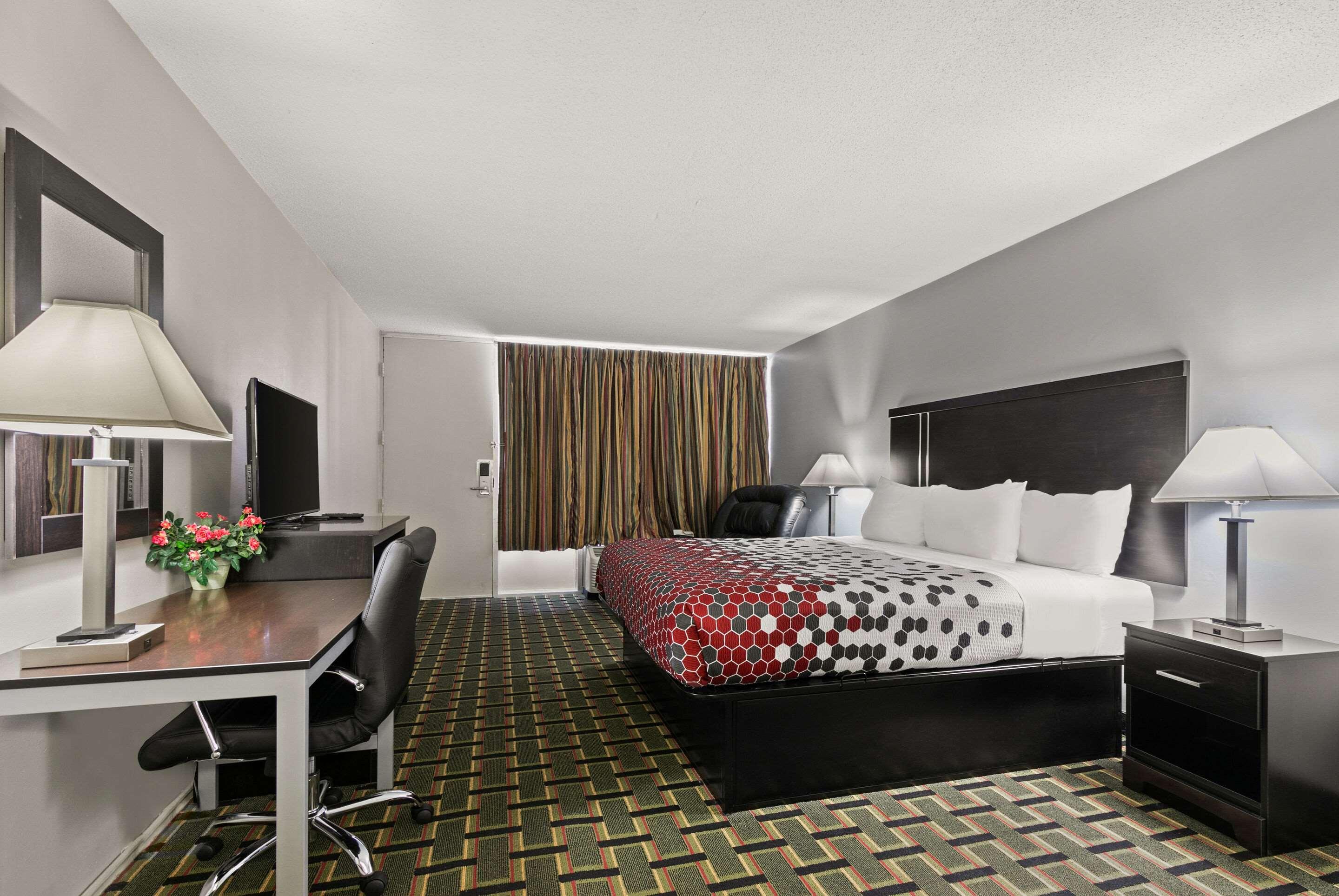 Room, King Bed, Smoking