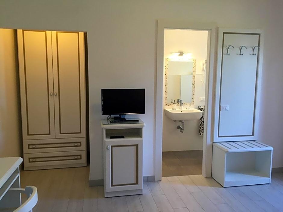Albergo Ester Di Fossi Laura 33/41