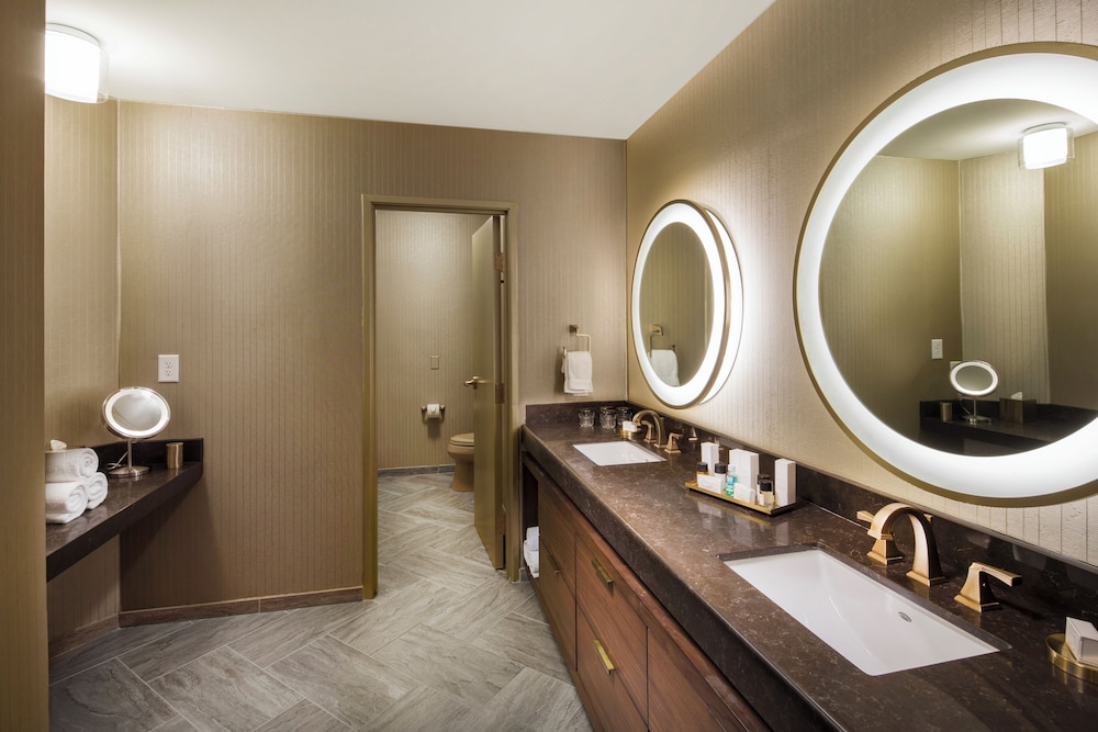Spa, Suite, King Bed