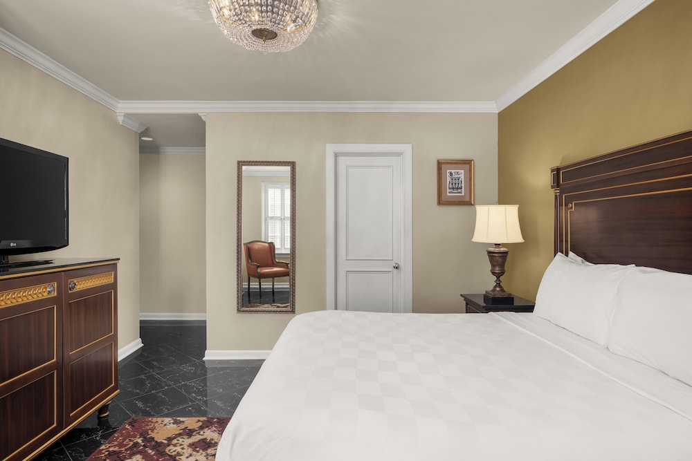 ROOM, KING BED