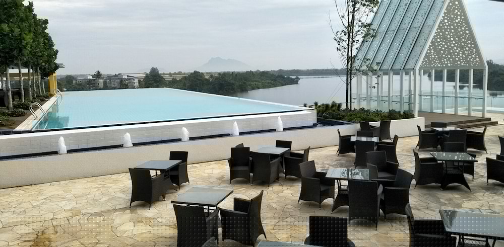UCSI HOTEL KUCHING 61/72
