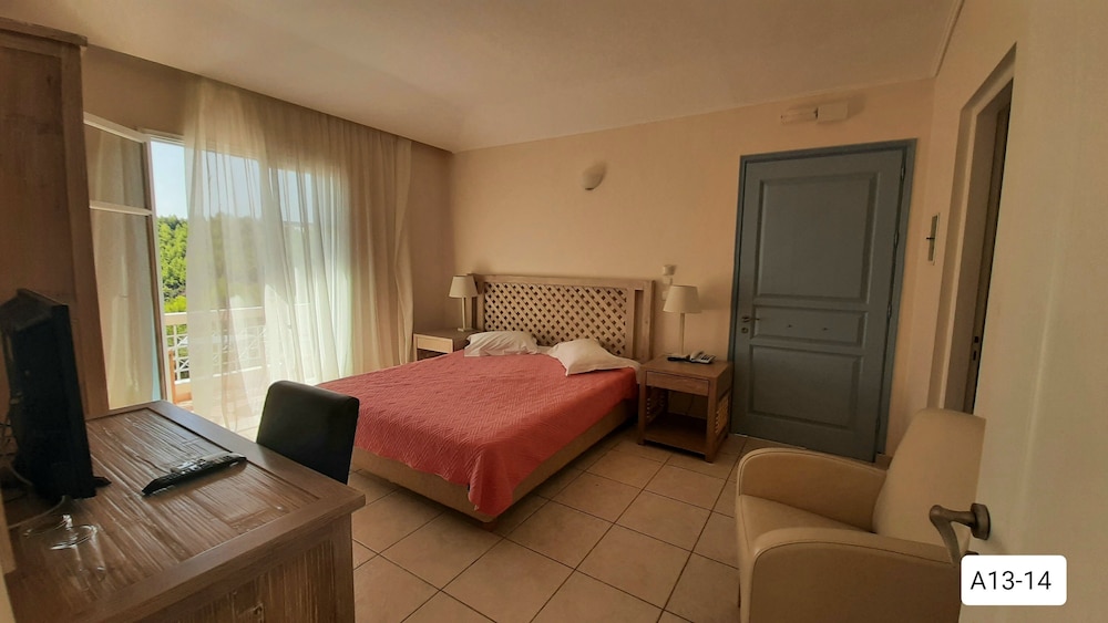 Alonissos Beach Bungalows And Suites Hotel 12/50