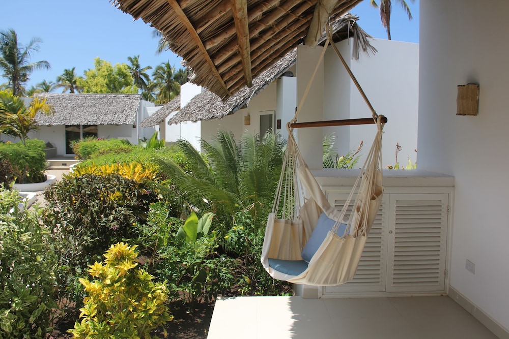 Dhow Inn Boutique Hotel 50/50