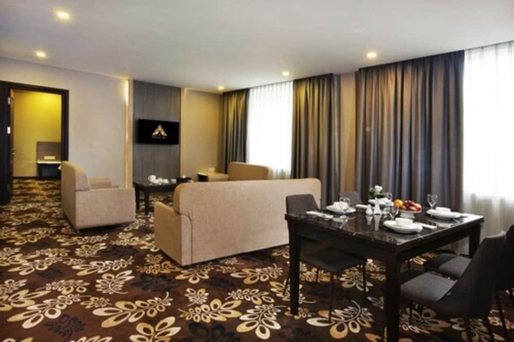 Pyramid Suites 39/54
