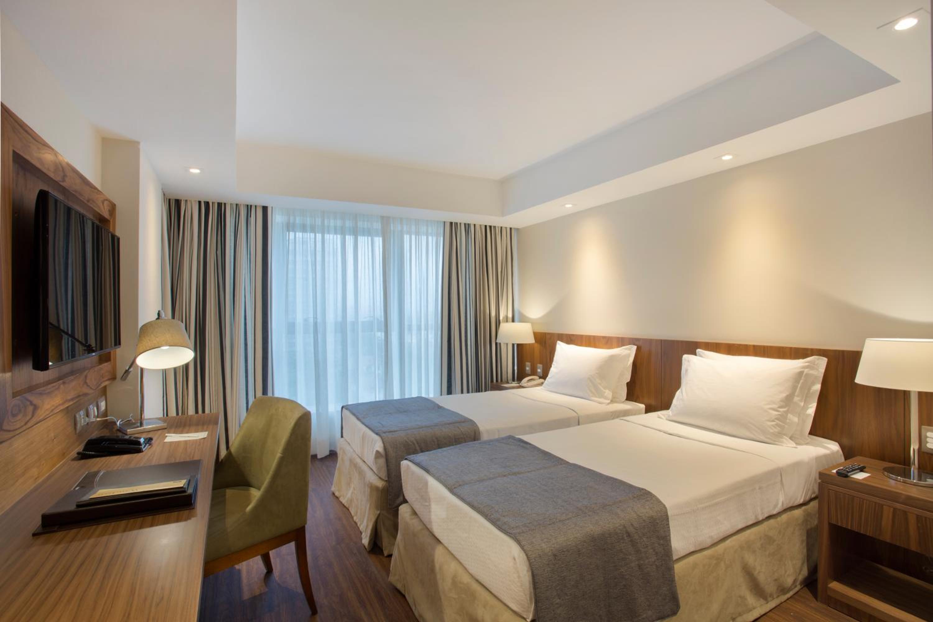 Family, 2 Double and Twin Beds