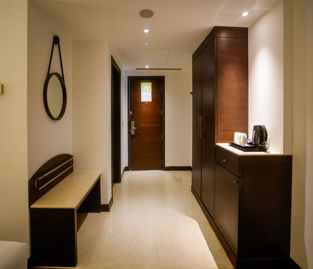 Gurmon Hotels Sohna Road Gurugram a Member of Radisson Individuals 15/75
