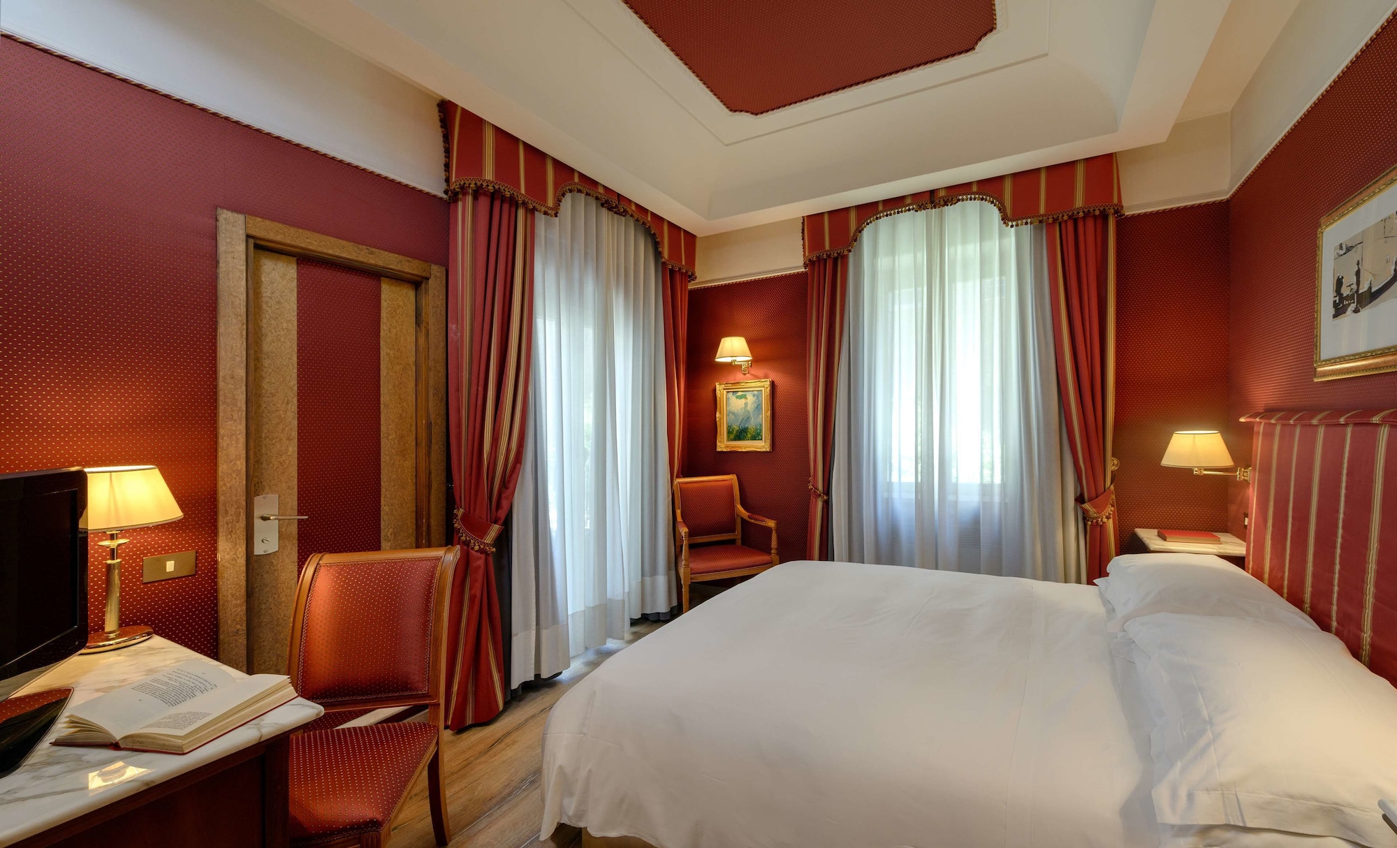 SUPERIOR, KING BED