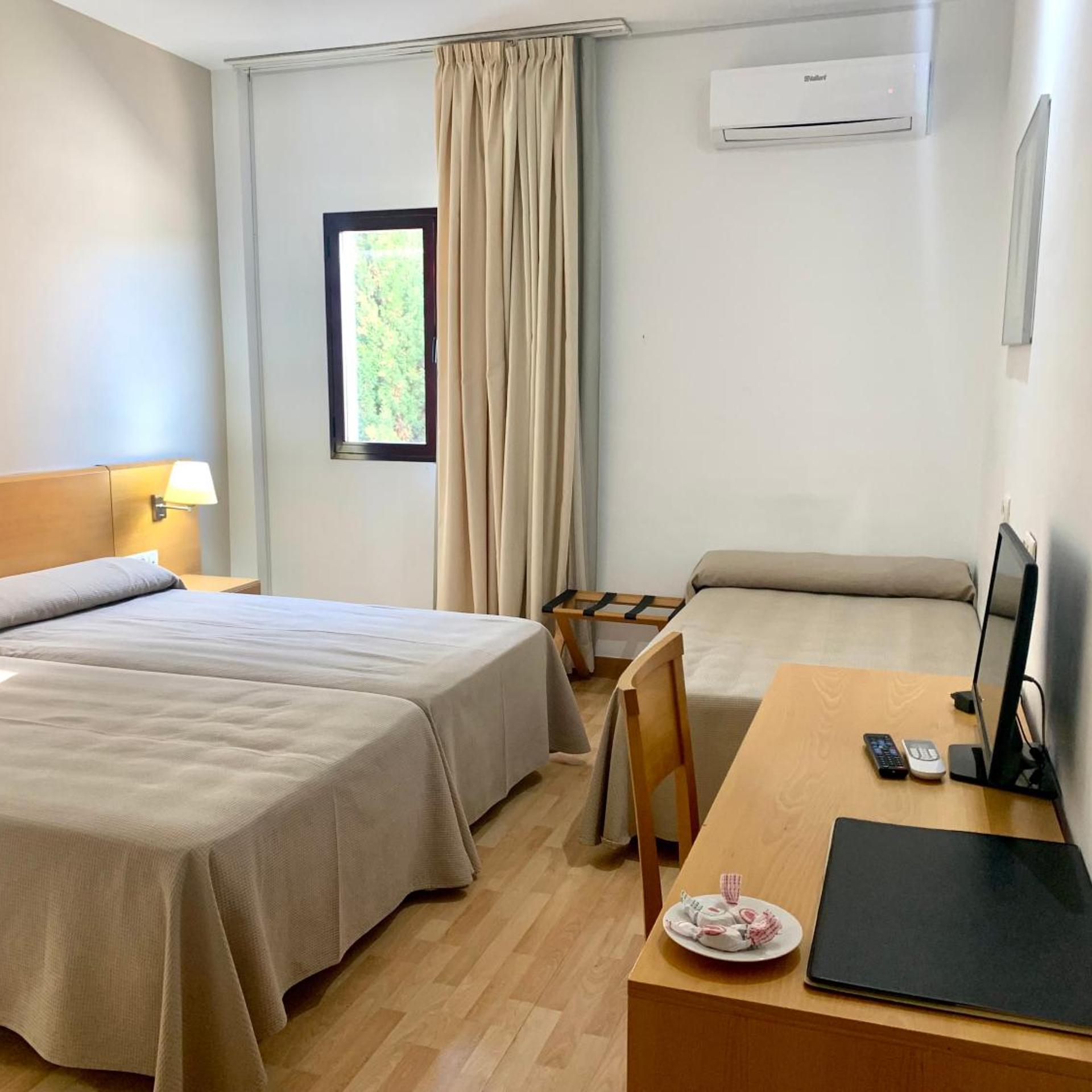 Room, Single