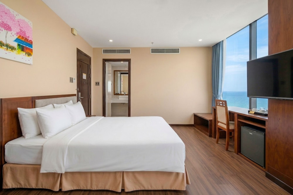 Yarra Ocean Suites Danang 14/58