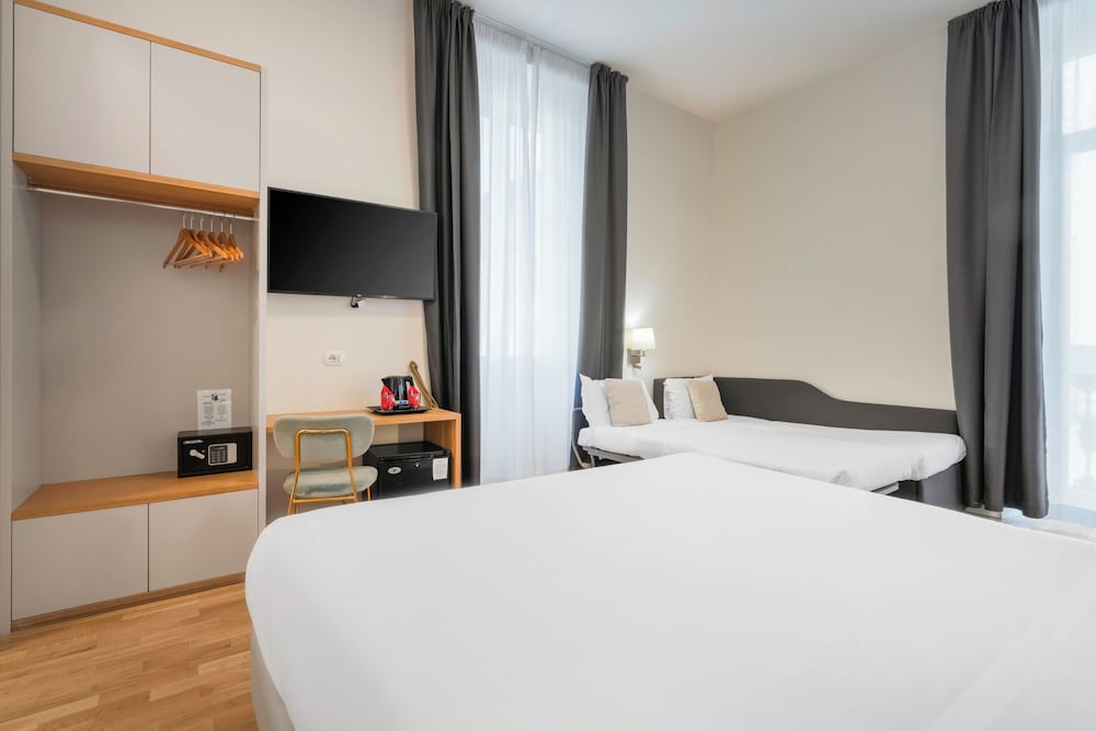 Hotel Cosmos 7/48