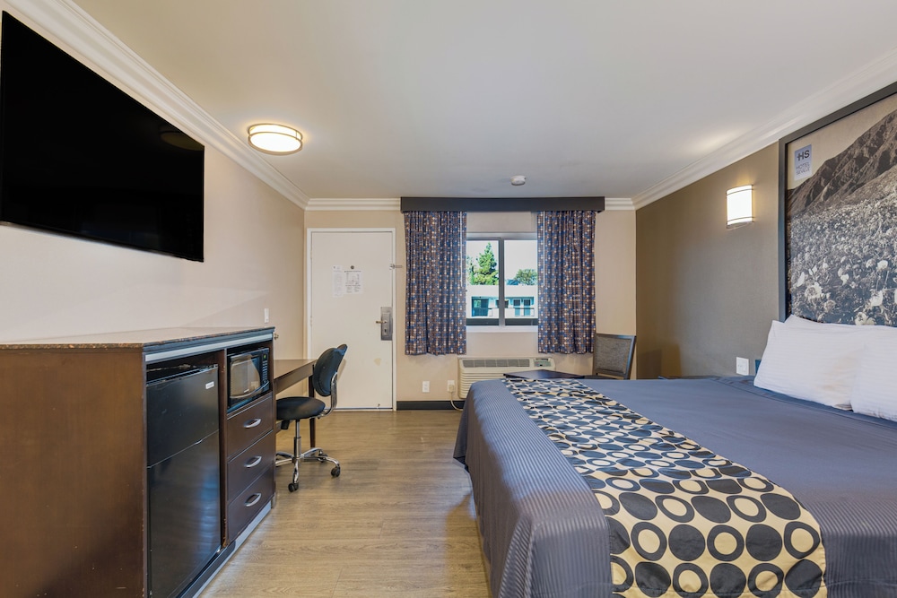 Hotel Seville 24/59