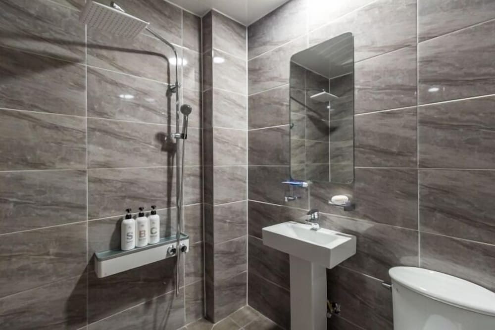 Boutique Hotel May 30/35