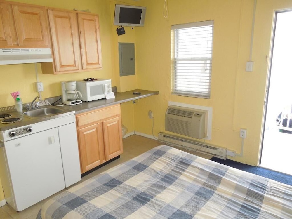 Sifting Sands Motel 6/34