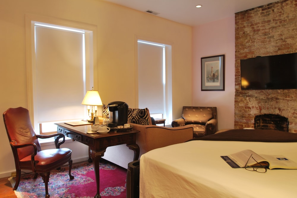 EXCLUSIVE, CONNECTING, KING BED