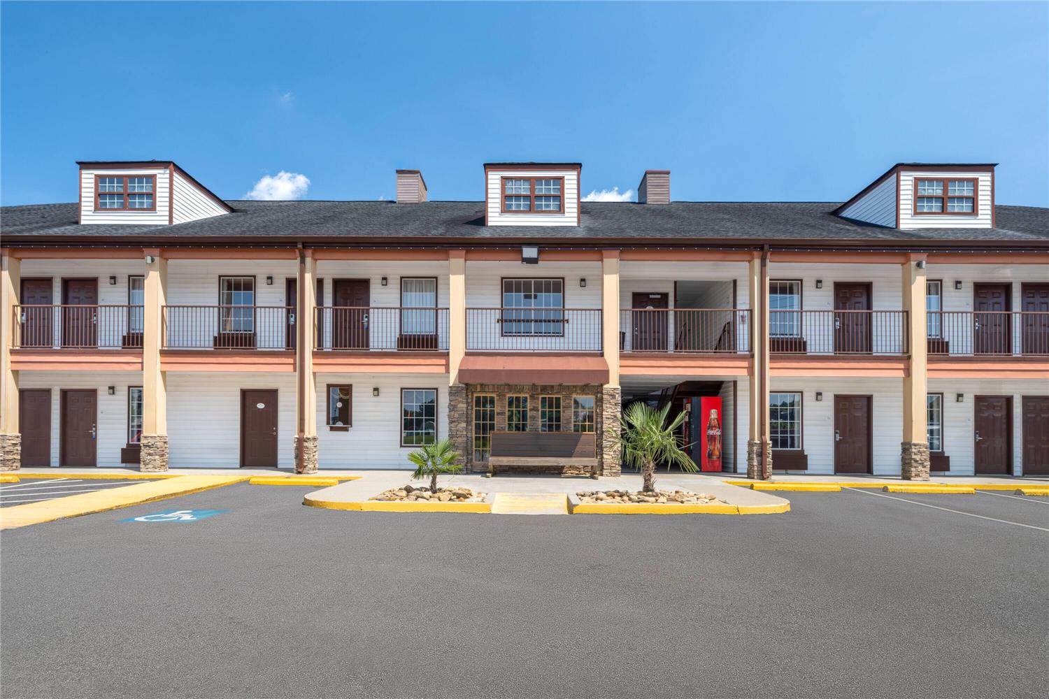 Baymont by Wyndham Commerce GA Near Tanger Outlets Mall 1/17