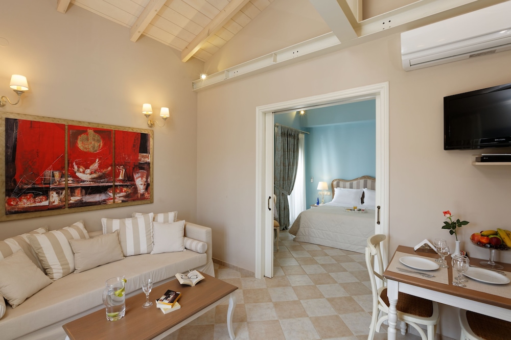 Ionia Suites 23/40