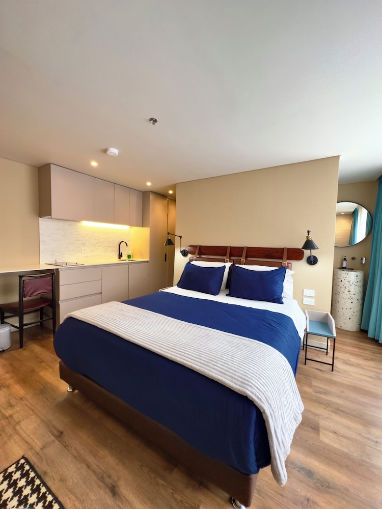 JUNIOR SUITE, STUDIO