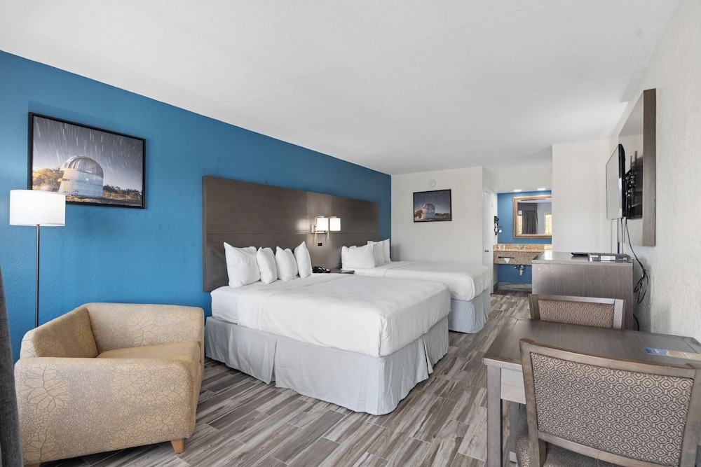 غرفة بسريرين كوين لذوي الإعاقة، Baymont by Wyndham Orlando East 3/3