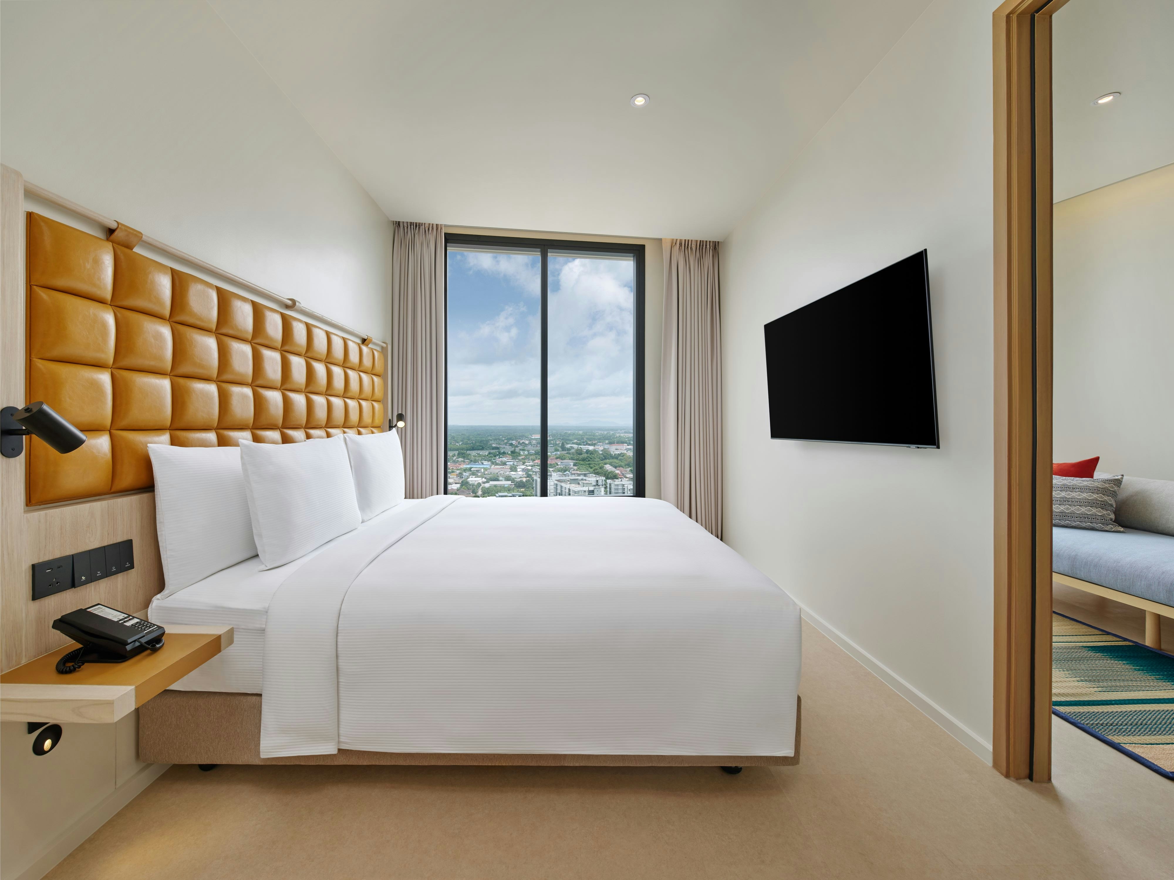 DELUXE, SUITE, KING BED