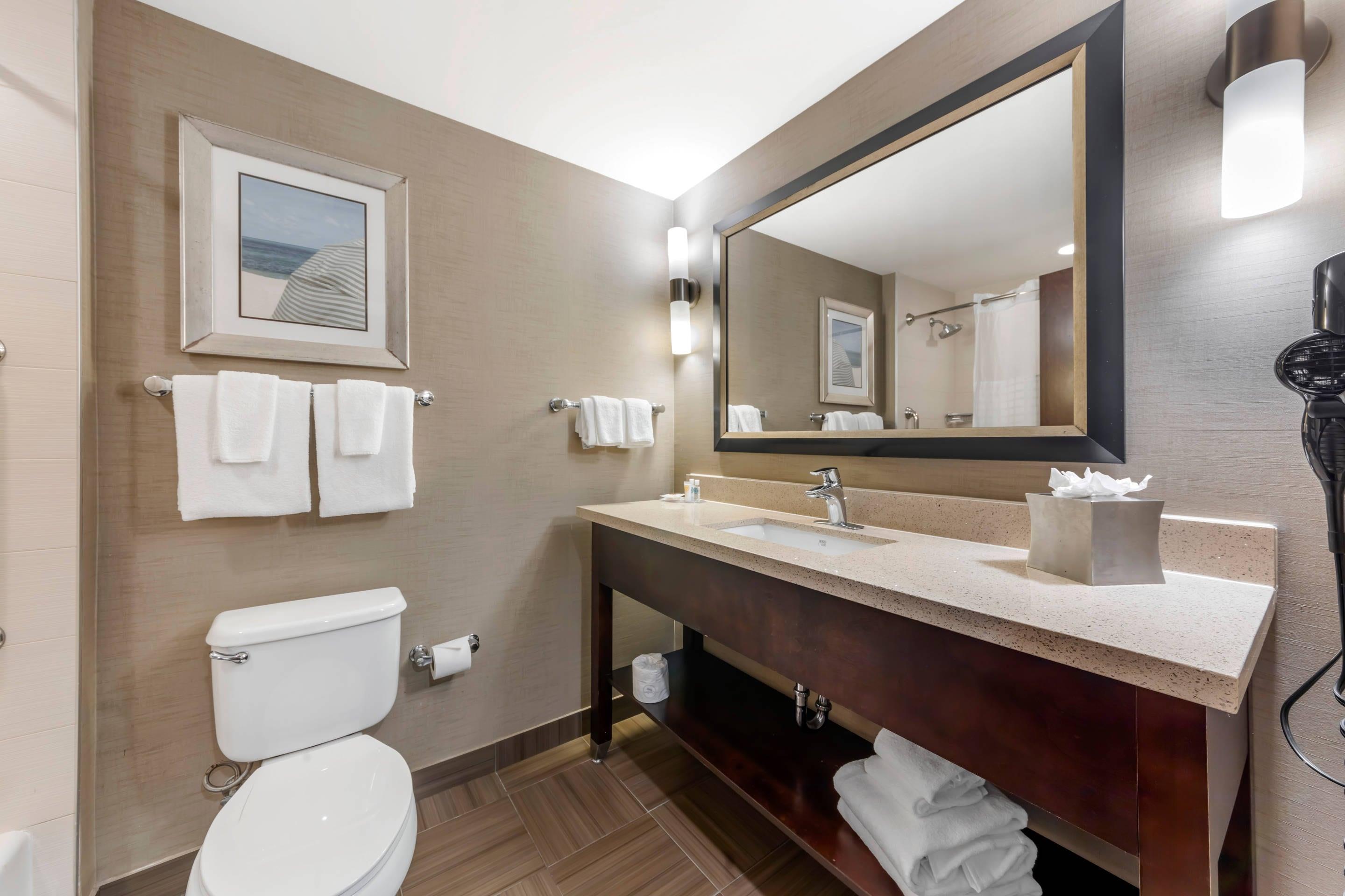 جناح، Comfort Suites Miami Airport North 6/7
