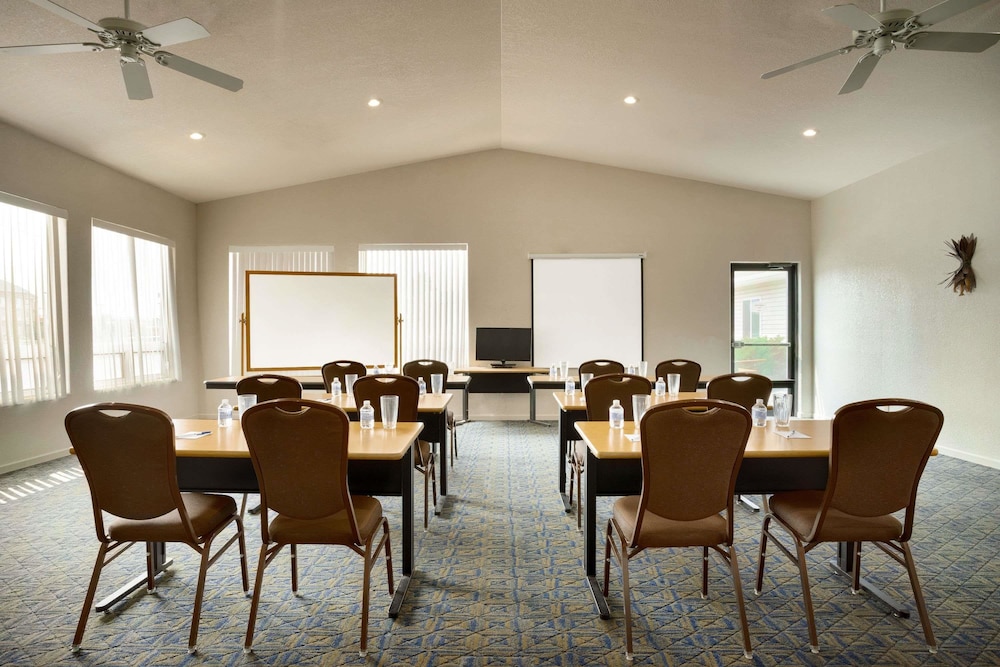 Travelodge by Wyndham Gillette 28/32