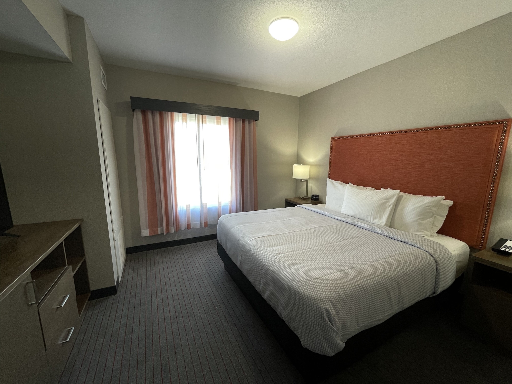 SUITE, KING BED