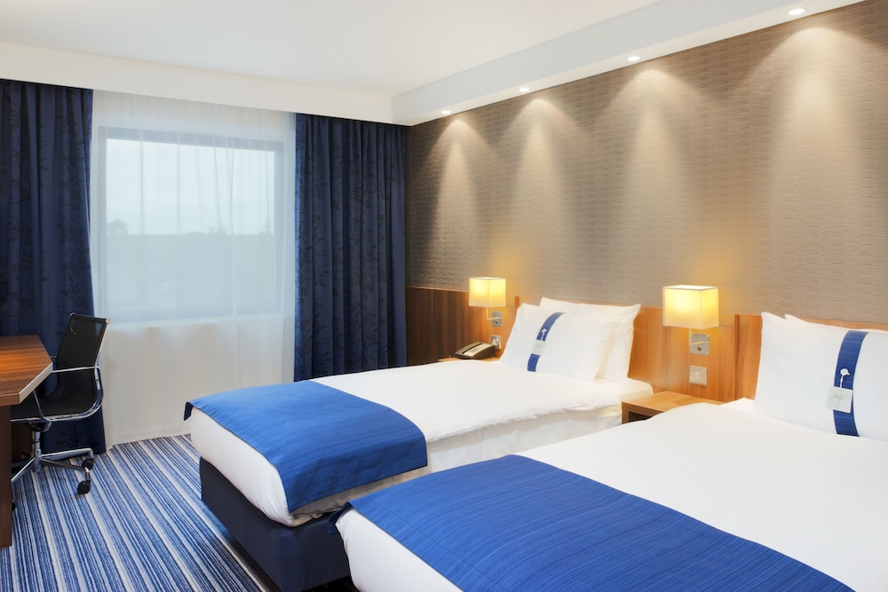 Holiday Inn Express London Heathrow T5 22/70