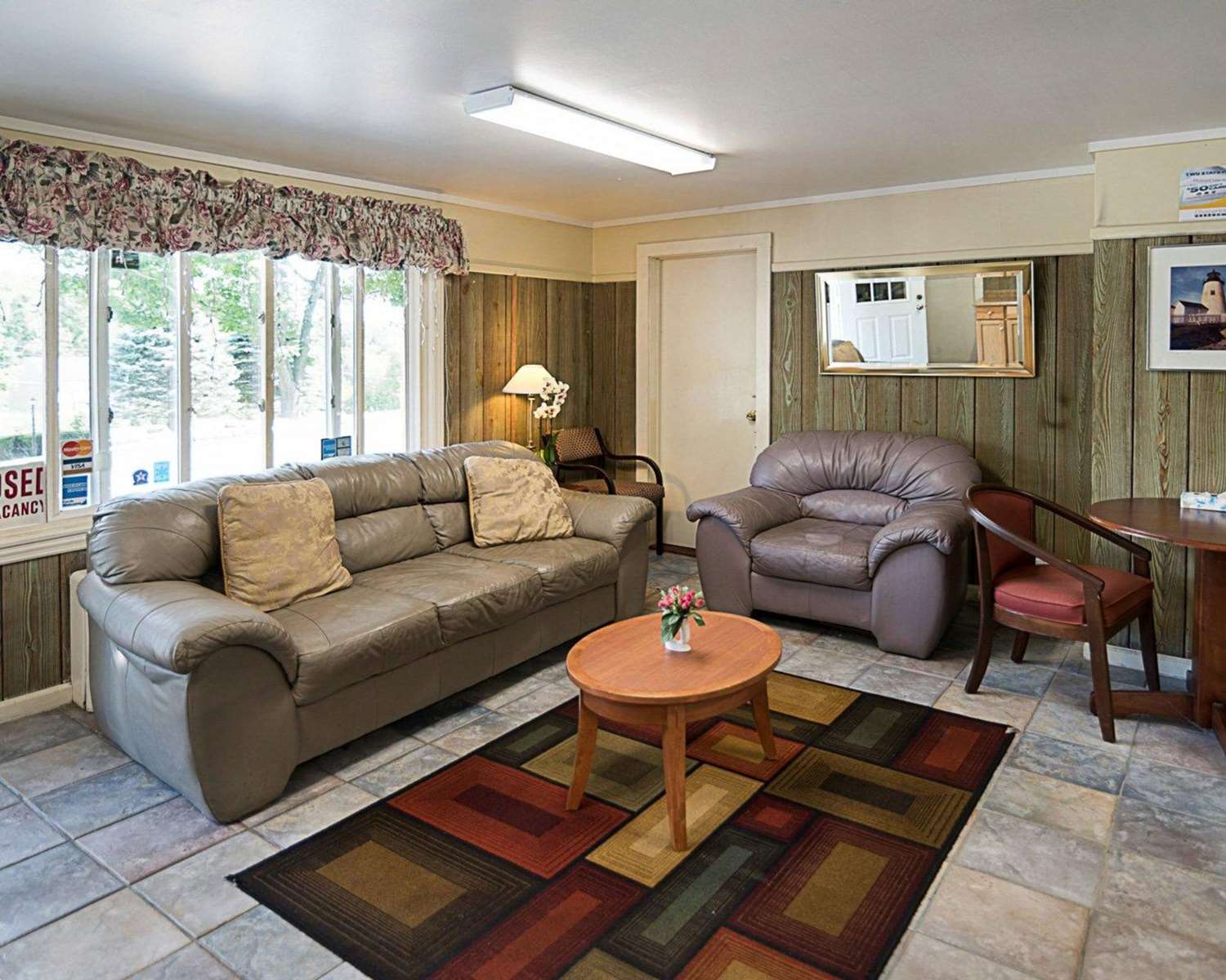 Econo Lodge Westminster, MA 21/36