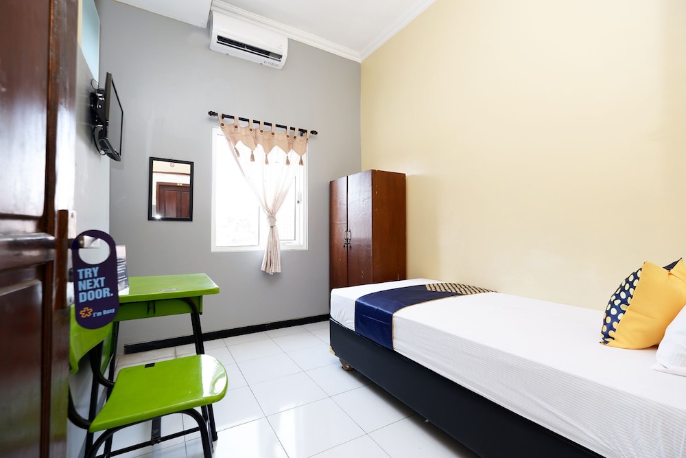 Hotel SUPER OYO 2209 Solo Point Guest House Syariah 11/31