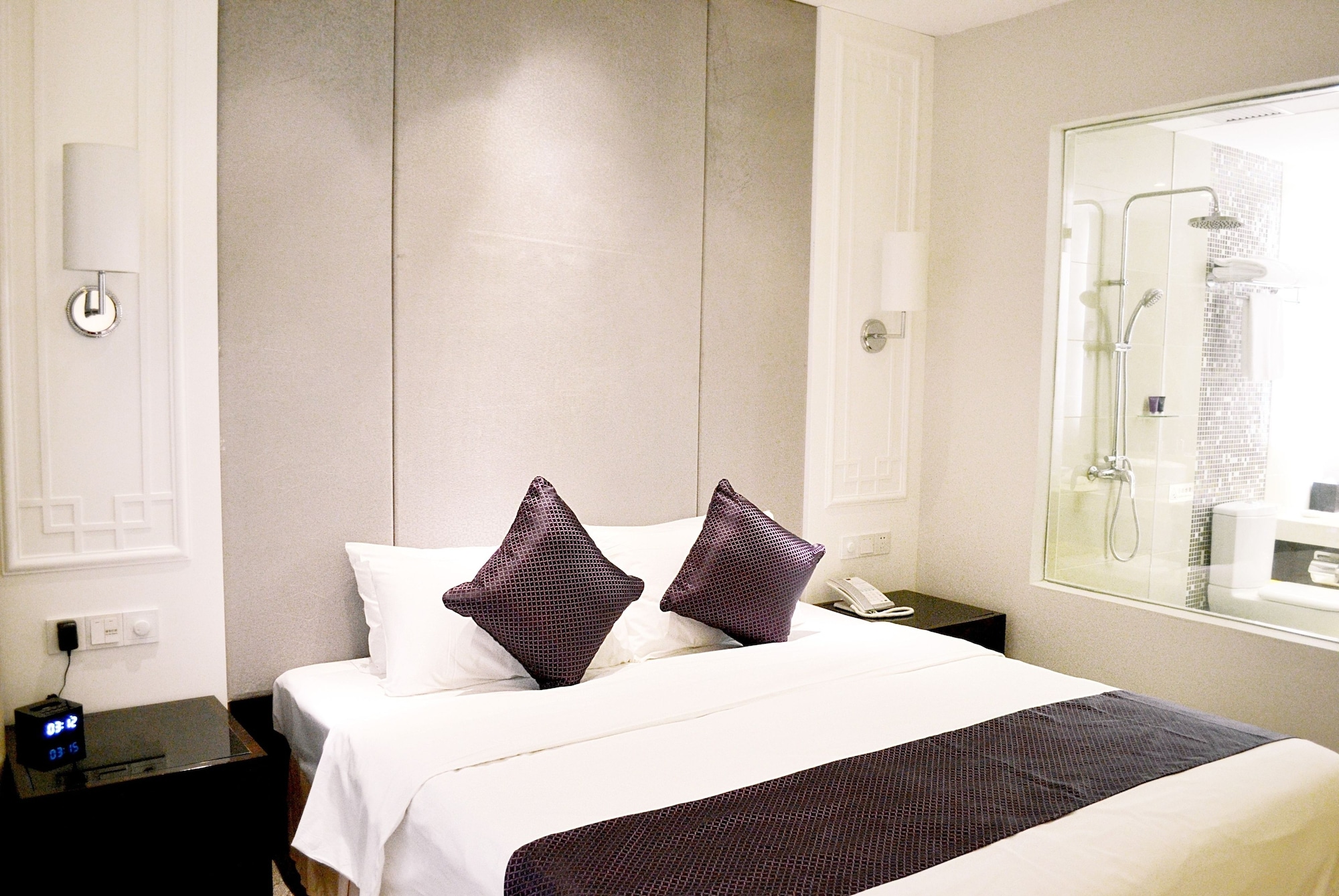 DELUXE, TWIN BEDS